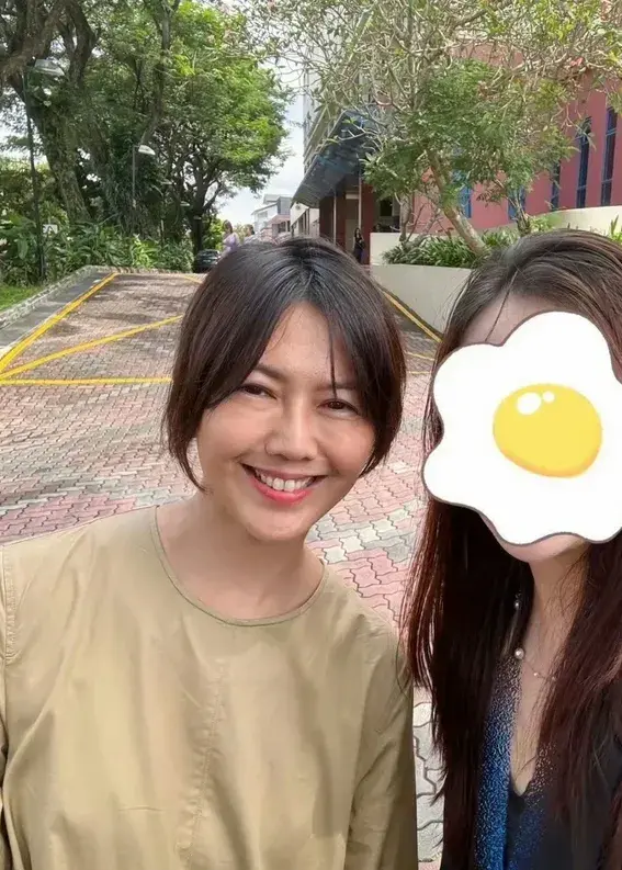 锦富优配 47岁孙燕姿：拒绝天价综艺，穿旧衬衫开巡演，她的 “反内耗人生” 太爽了